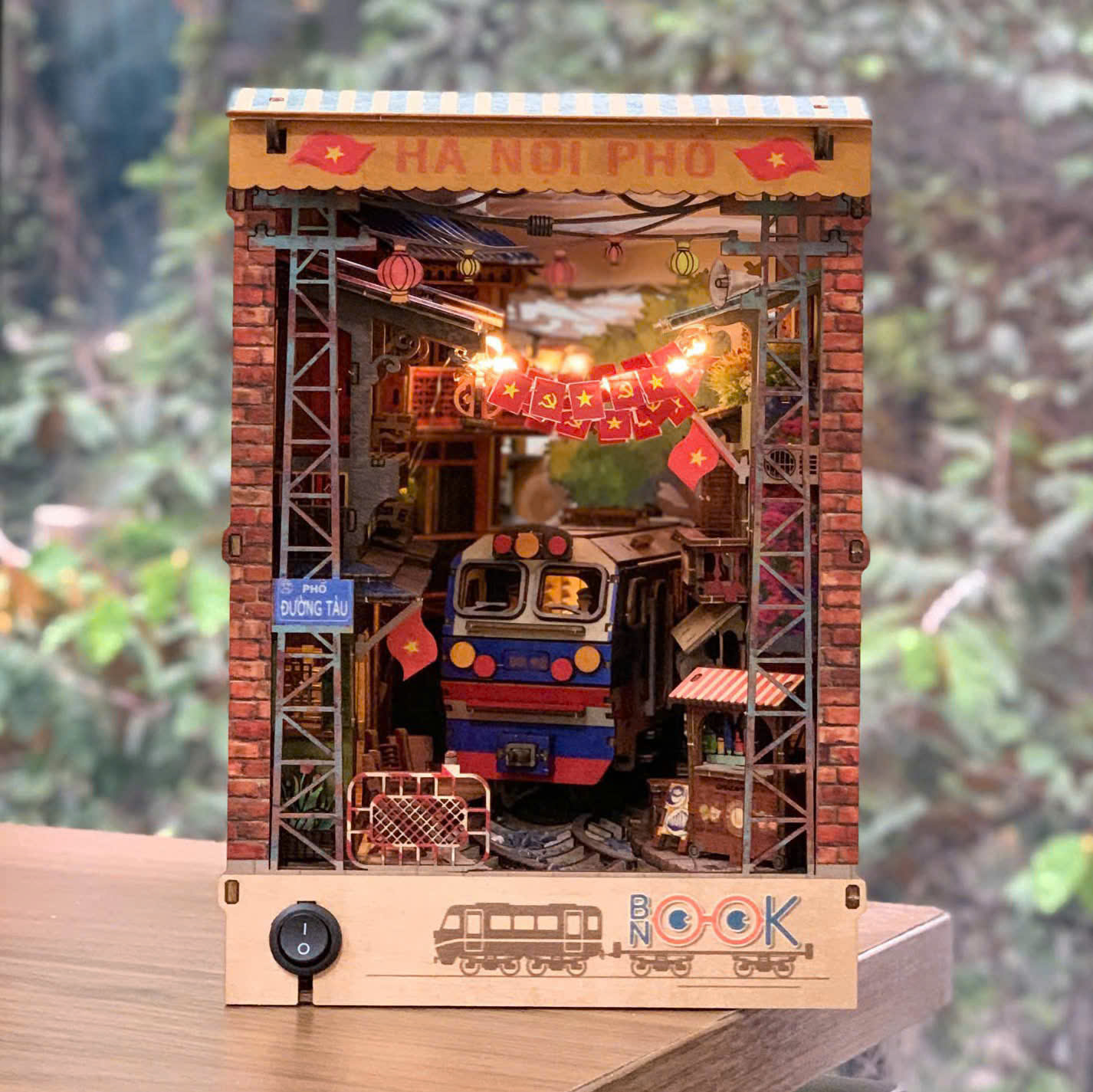 Train Street - Phố Đường Tàu | Tặng Búa + Keo